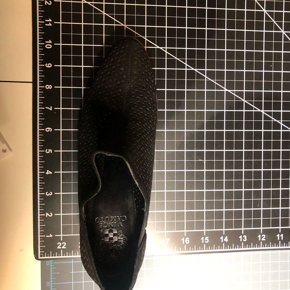 Like New! Vince Camuto Black Leather Cut Out ankle Booties Size 8.5/39 - Picture 8 of 11